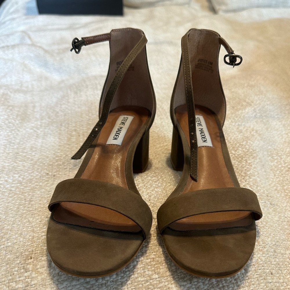Irenee Steve Madden olive block heel sandals
